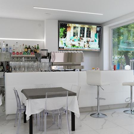 Hotel Ninfea Cattolica Exteriér fotografie